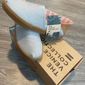 Men’s Toms Size 9